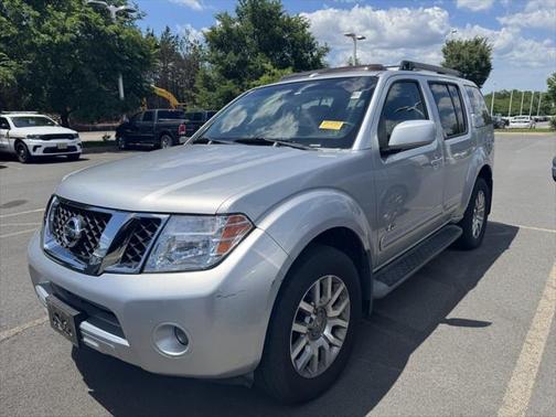 2008 Nissan Pathfinder SE