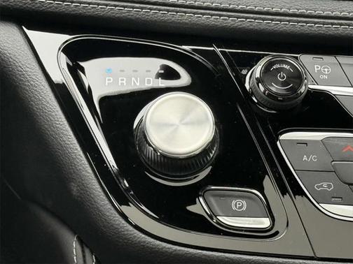 2025 Chrysler Pacifica Hybrid Premium S Appearance Pkg