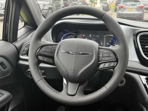 2025 Chrysler Pacifica Hybrid Premium S Appearance Pkg