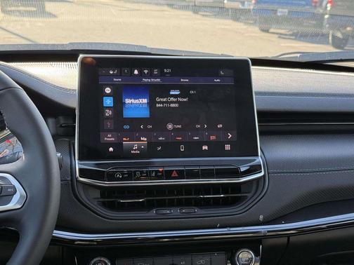 Bright White Clearcoat 2025 Jeep Compass Latitude