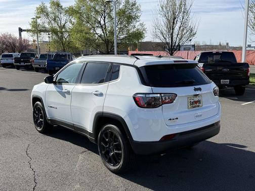 Bright White Clearcoat 2025 Jeep Compass Latitude