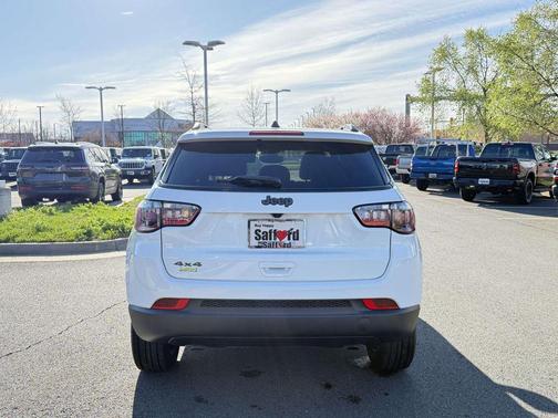 Bright White Clearcoat 2025 Jeep Compass Latitude