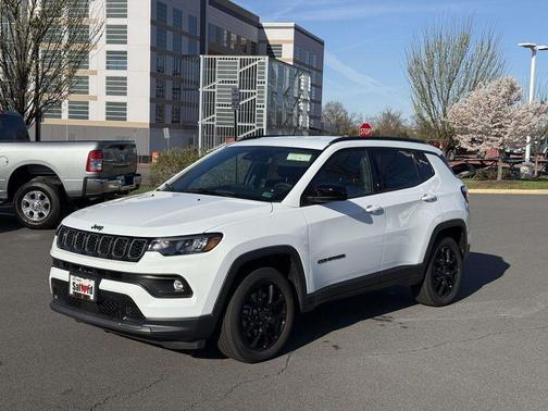 Bright White Clearcoat 2025 Jeep Compass Latitude