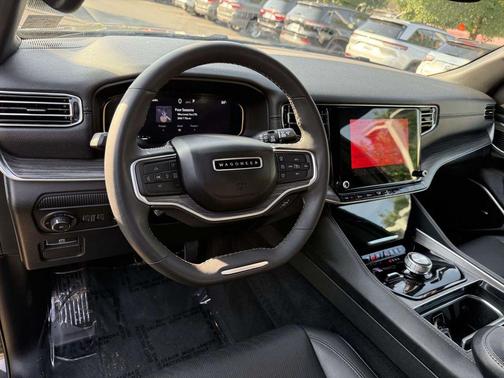 Diamond Black Crystal Pearlcoat 2024 Jeep Wagoneer L Series II 4x4