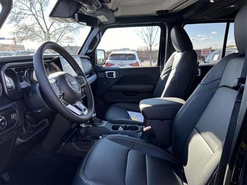 2025 Jeep Wrangler 4-Door Sahara 4x4