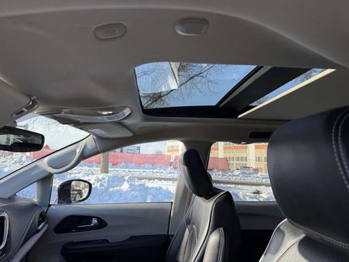 2023 Chrysler Pacifica Hybrid Limited