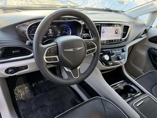 2023 Chrysler Pacifica Hybrid Limited