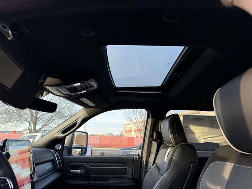 2026 RAM 3500 Laramie Crew Cab 4x4 8' Box