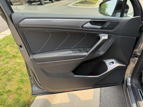 2024 Volkswagen Tiguan 2.0T SE R-Line Black 4MOTION