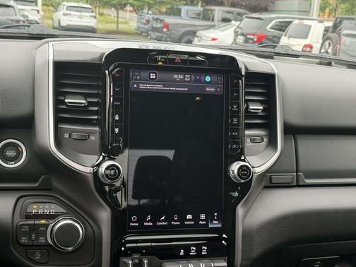 Diamond Black Crystal Pearlcoat 2026 RAM 1500 Big Horn/Lone Star