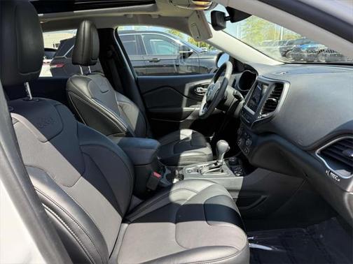 2022 Jeep Cherokee Latitude Lux