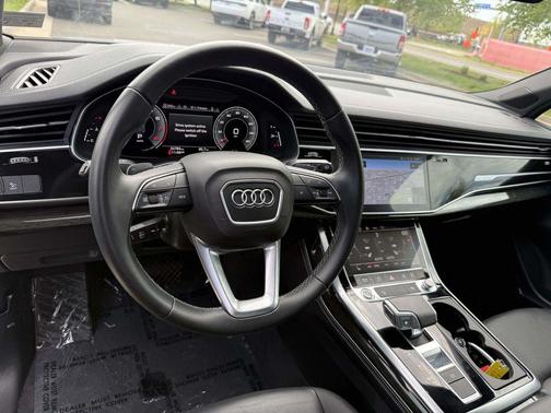 Glacier White Metallic 2025 Audi Q7 55 Premium Plus