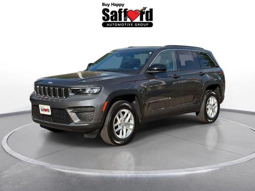 Baltic Gray Metallic Clearcoat 2024 Jeep Grand Cherokee Laredo