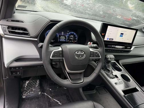 Magnetic Gray Metallic 2025 Toyota Sienna XSE 7 Passenger