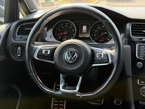 2016 Volkswagen Golf GTI 2.0T Autobahn w/Performance Package 4-Door