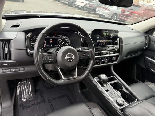 2022 Nissan Pathfinder SL 4WD