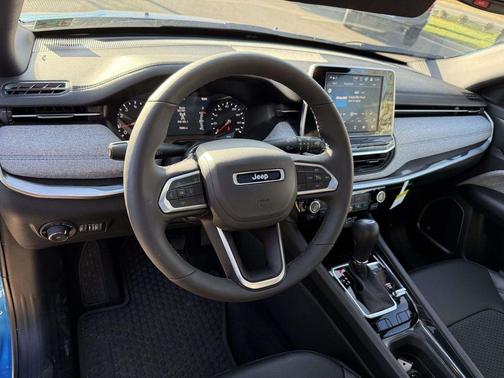 Hydro Blue Pearlcoat 2025 Jeep Compass Latitude