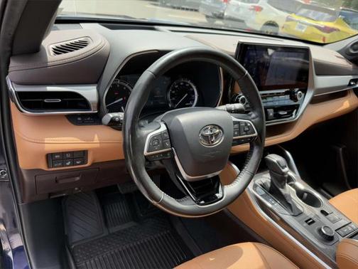 2022 Toyota Highlander Platinum