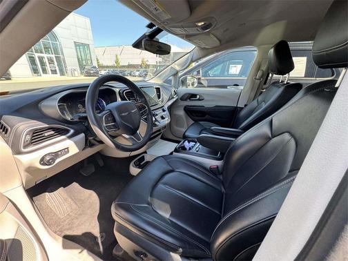 2023 Chrysler Pacifica Hybrid Touring L