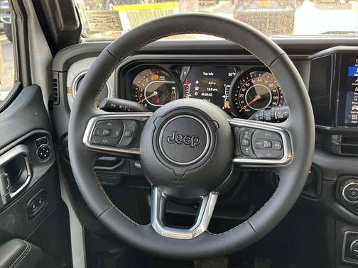 2025 Jeep Wrangler 4-Door Sahara 4x4