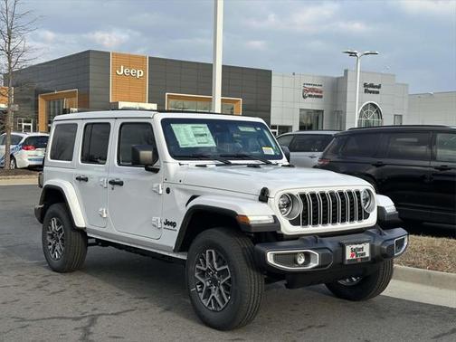 2025 Jeep Wrangler 4-Door Sahara 4x4