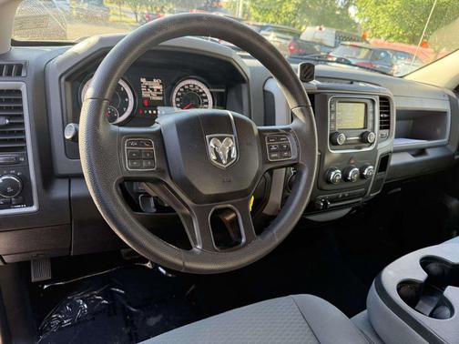 Brilliant Black Crystal Pearlcoat 2019 RAM 1500 Express