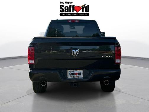 Brilliant Black Crystal Pearlcoat 2019 RAM 1500 Express