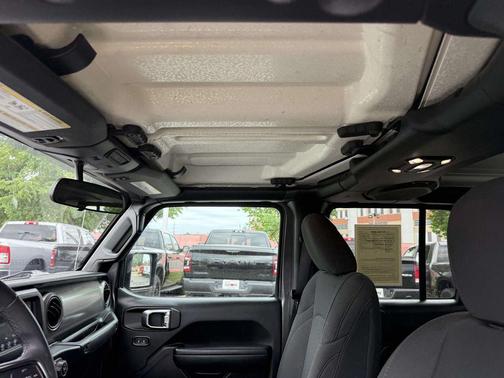 Granite Crystal Metallic Clearcoat 2023 Jeep Gladiator Sport S