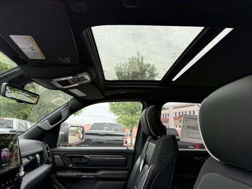 Ivory White Tri-Coat Pearlcoat 2026 RAM 1500 Limited