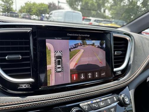 2025 Chrysler Pacifica L