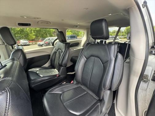 2022 Chrysler Pacifica Hybrid Touring L