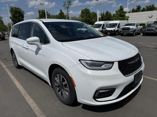 2022 Chrysler Pacifica Hybrid Touring L