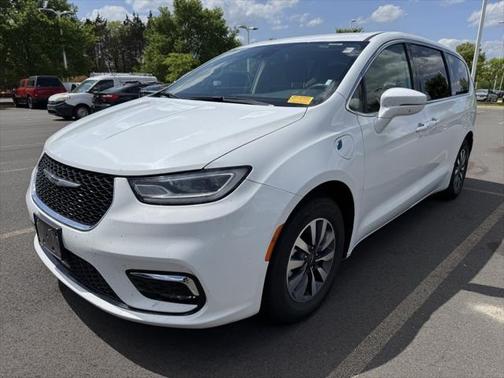 2022 Chrysler Pacifica Hybrid Touring L
