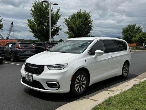 2022 Chrysler Pacifica Hybrid Touring L