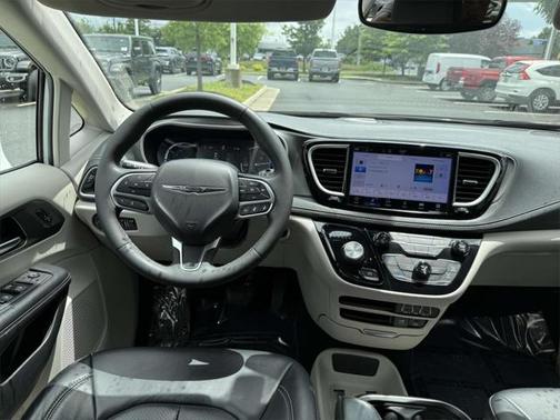2022 Chrysler Pacifica Hybrid Touring L