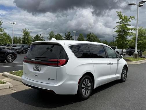 2022 Chrysler Pacifica Hybrid Touring L