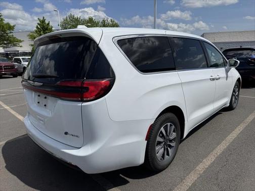 2022 Chrysler Pacifica Hybrid Touring L