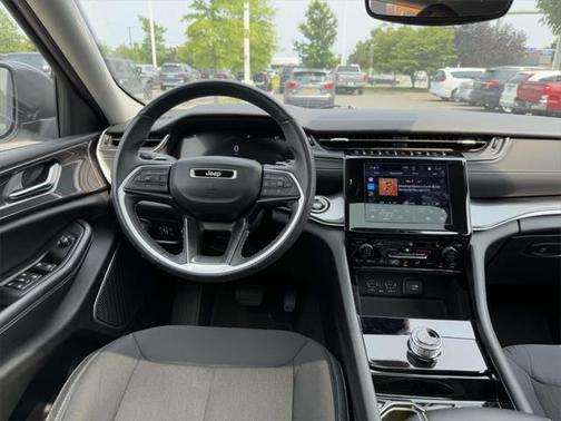 2022 Jeep Grand Cherokee L Laredo