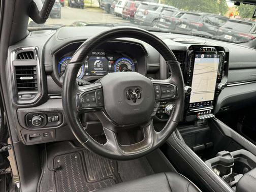 Diamond Black Crystal Pearlcoat 2022 RAM 1500 Limited