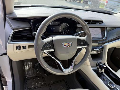 Crystal White Tricoat 2021 Cadillac XT6 Premium Luxury AWD
