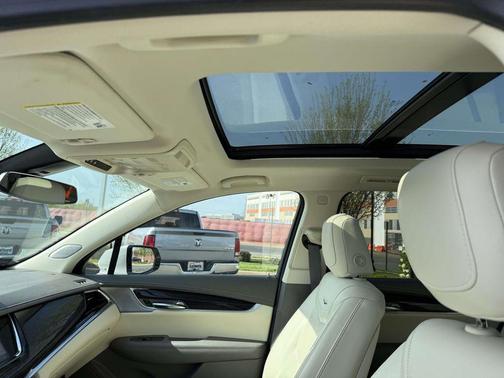 Crystal White Tricoat 2021 Cadillac XT6 Premium Luxury AWD