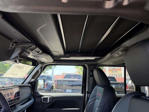 Black Clearcoat 2026 Jeep Wrangler Rubicon