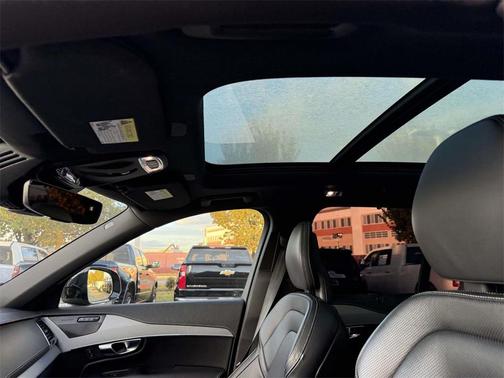 2021 Volvo XC90 Recharge Plug-In Hybrid T8 R-Design 7 Passenger