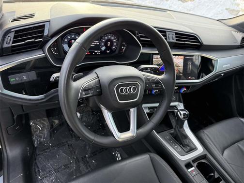 2025 Audi Q3 Premium 45 TFSI S line quattro Tiptronic