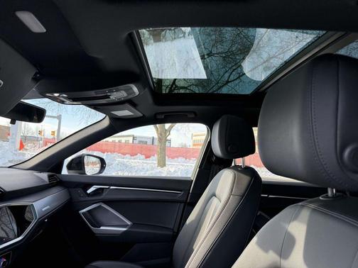 2025 Audi Q3 Premium 45 TFSI S line quattro Tiptronic