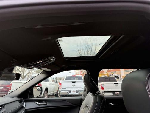 Baltic Gray Metallic Clearcoat 2025 Jeep Grand Cherokee Altitude