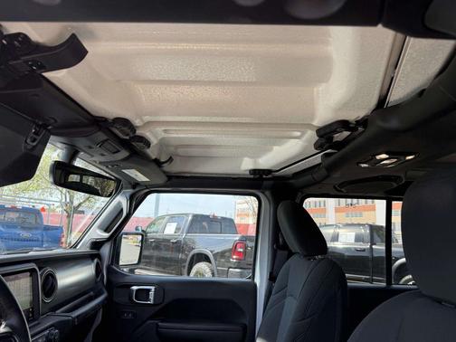 Silver Zynith Clearcoat 2023 Jeep Wrangler 4xe Willys