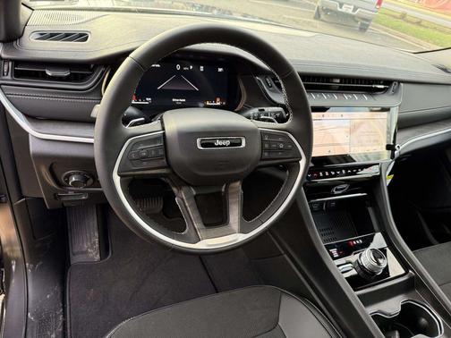 2026 Jeep Grand Cherokee Altitude