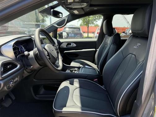 2025 Chrysler Pacifica Hybrid Premium S Appearance Pkg
