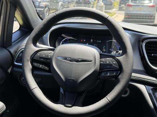 2025 Chrysler Pacifica Hybrid Premium S Appearance Pkg